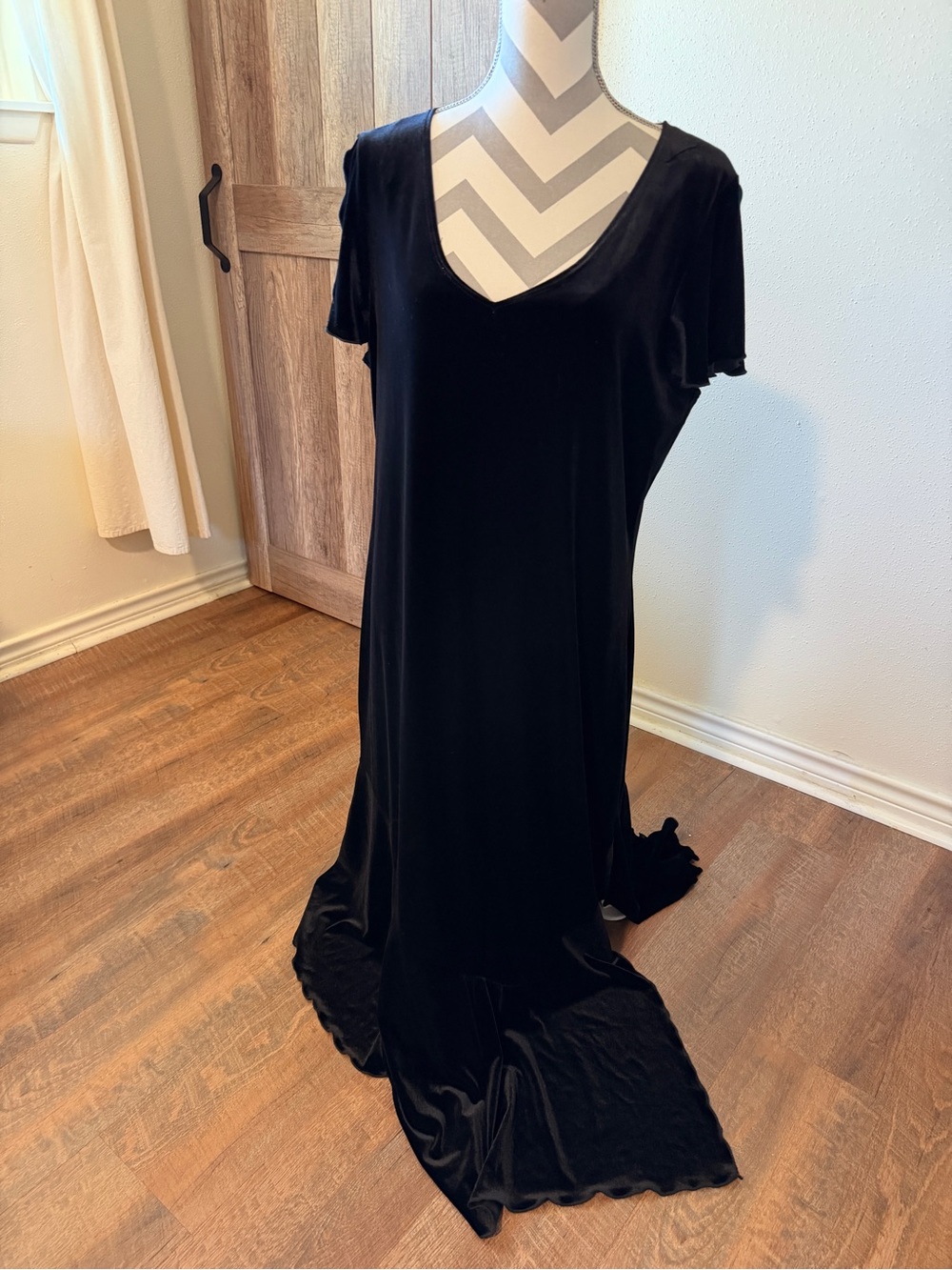 Black Velvet Maxi Dress Sz 16 Gothic Witch Halloween Costume Medieval Vampire
